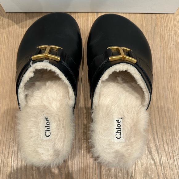 Chloé Marcie Shearling Black Leather Clogs with Gold Accent - Picture 8 of 13